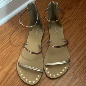 Quipid Sandals